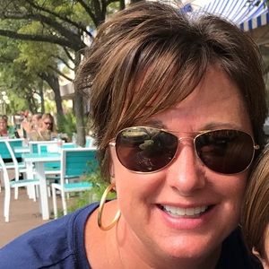 Meet your Posher, Angela